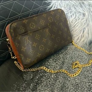 Authentic Louis Vuitton clutch/crossbody